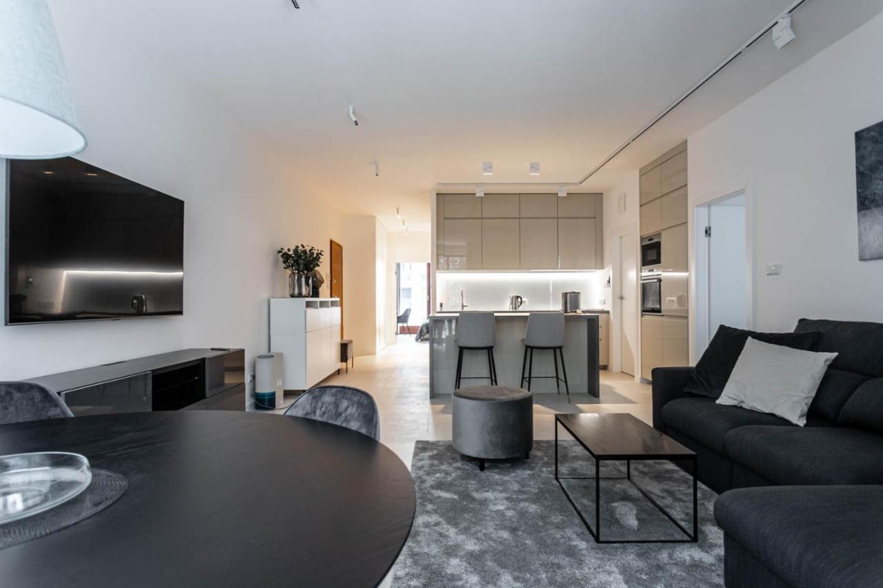 Grzybowska 4 * Warszawa